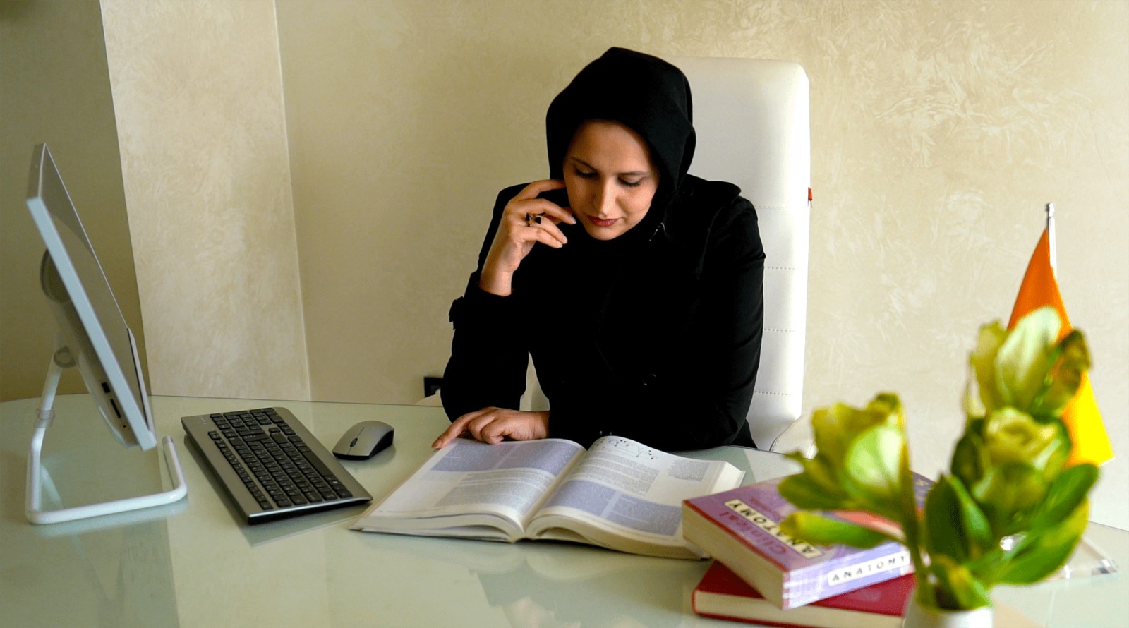 حنیفه میرطاووسی - پزشک و متخصص ژنتیک